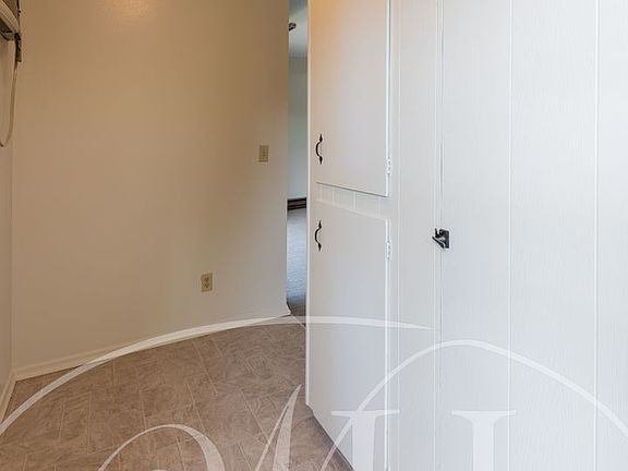 5th image of 420 Catherine St APT 7