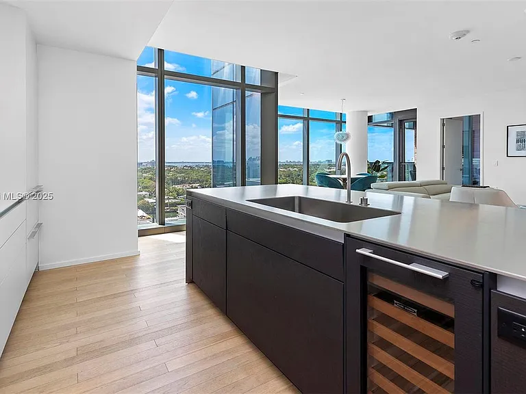 2901 Collins Ave #1403 — Photo 10