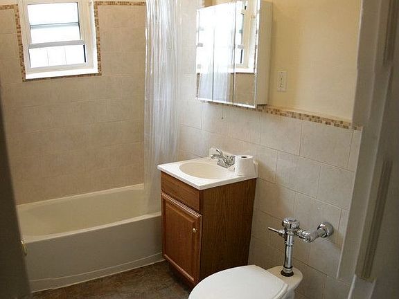 5th image of 3827 52nd St