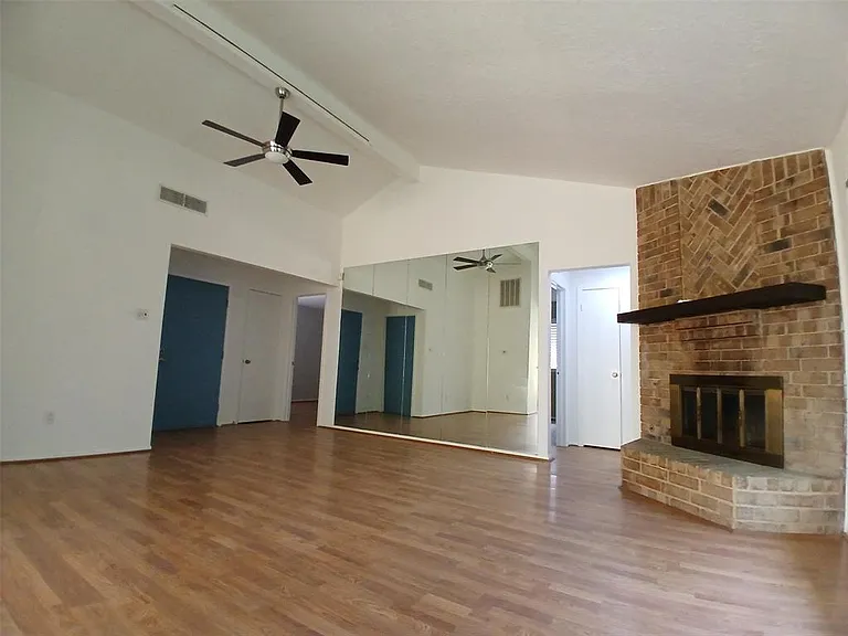 1126 E Brompton Dr — Photo 9