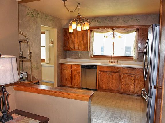 4th image of 2050 E Birch Dr