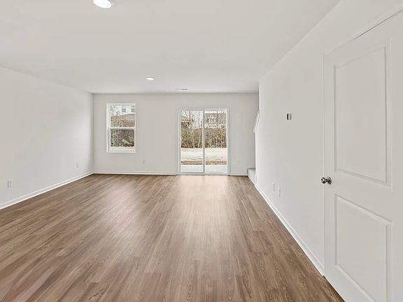 3rd image of 2420 B Brookville Dr #2