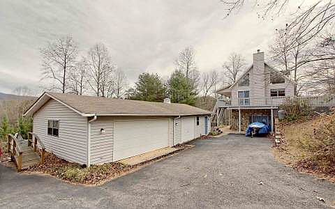 1st image of 650 Lakeview Ln