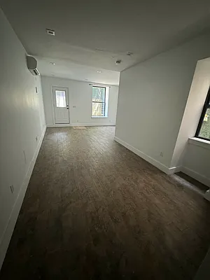 Rented by Delmark Realty LLC | media 32