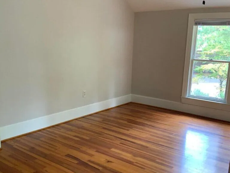 220 E Vermont Ave — Photo 8