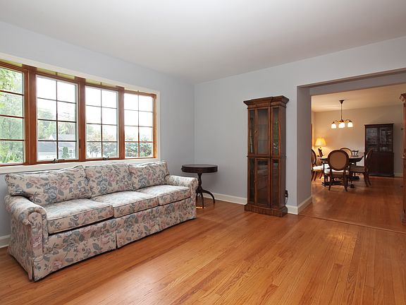 3rd image of 4 Rosehill Dr
