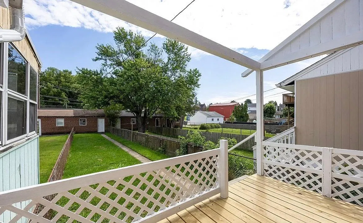337 Stuart Ave — Photo 2