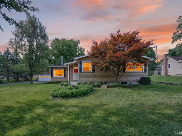 124 E Lafayette St, Milford, MI 48381