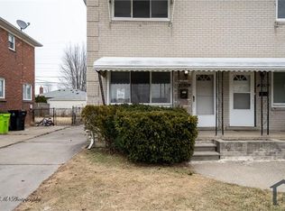 26154 Pinehurst St, Roseville, MI 48066