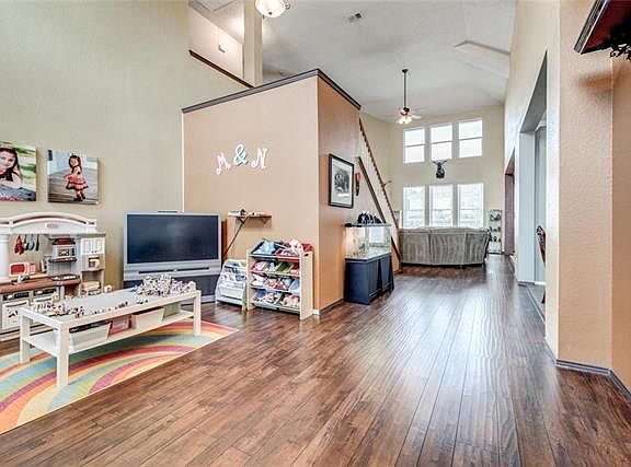 4th image of 7300 Blackhawk Ct