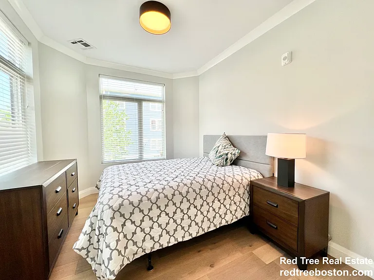 142 Pleasant St #4 — Photo 10