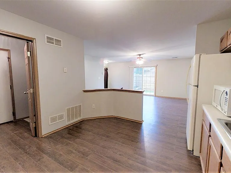 1945 W 86th Ln — Photo 5