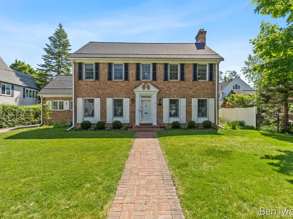610 Locust Ave SE, East Grand Rapids, MI 49506