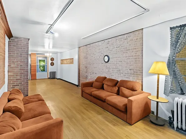 3961 44th St, Long Island City, NY 11104