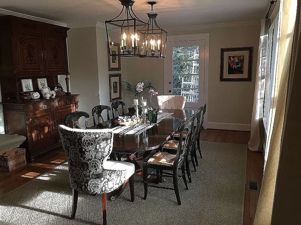 2nd image of 105 Stuyvesant Rd