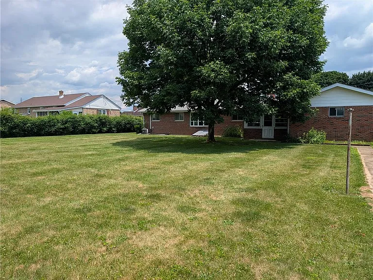 230 Diamond St — Photo 33