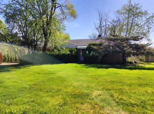 223 Hickory Ct, Northbrook, IL 60062