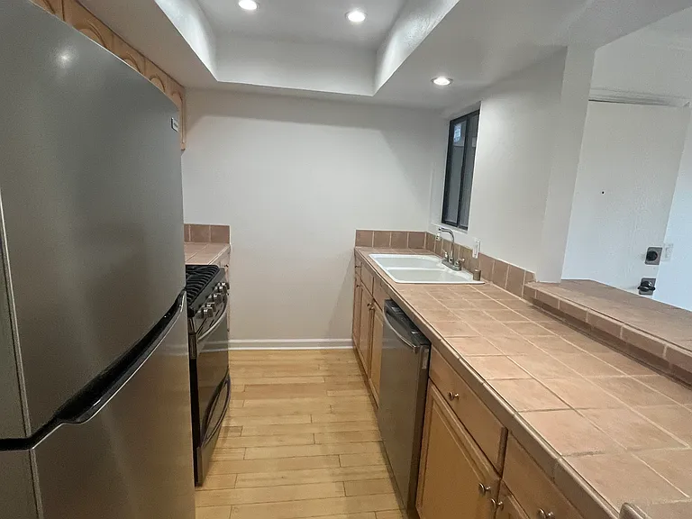 7307 Haskell Ave #4 — Photo 5