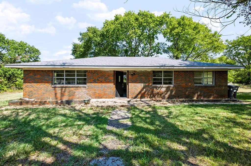 18642 County Road 1500 — Photo 1