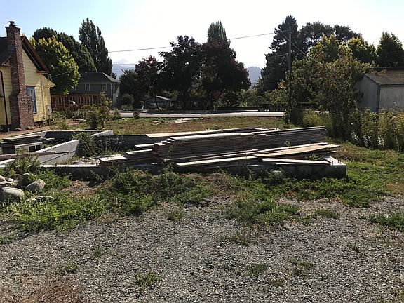 4th image of 221 Railroad Ave