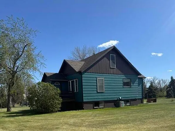 101 E 1st St, Regent, ND 58650