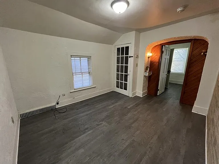 922-924 Erie Ave #924 — Photo 8