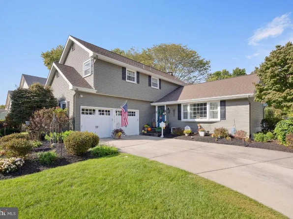 614 Norwood Rd, Mount Laurel, NJ 08054