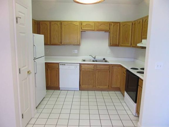 3rd image of 8914 Fox Glove Way