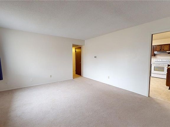 2nd image of 2318 Eastroad