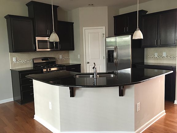 3rd image of 727 Treviso Ln