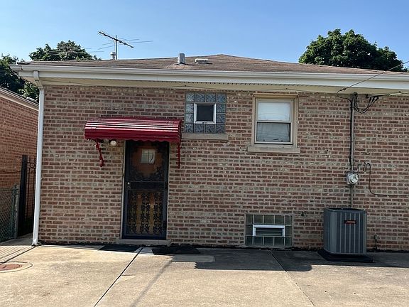 2nd image of 2316 W 80th Pl