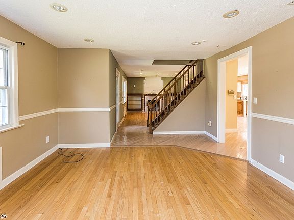 2nd image of 10 Farrington St