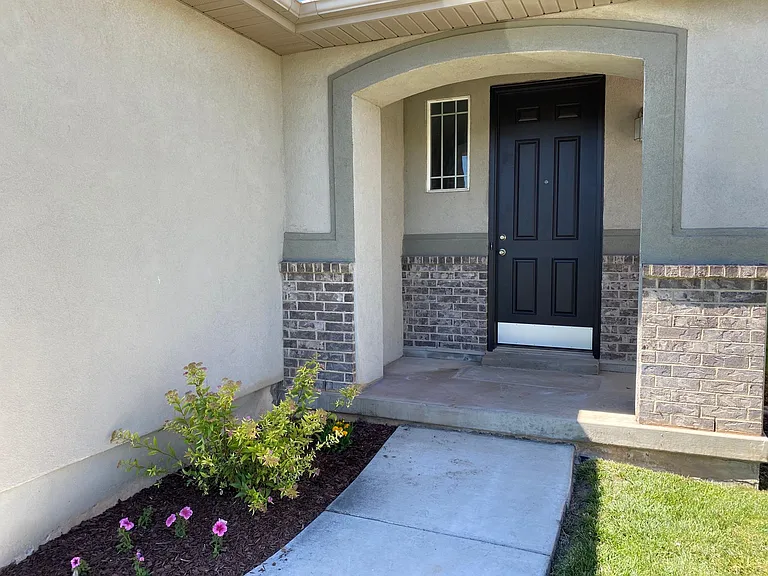 1140 York Dr — Photo 2