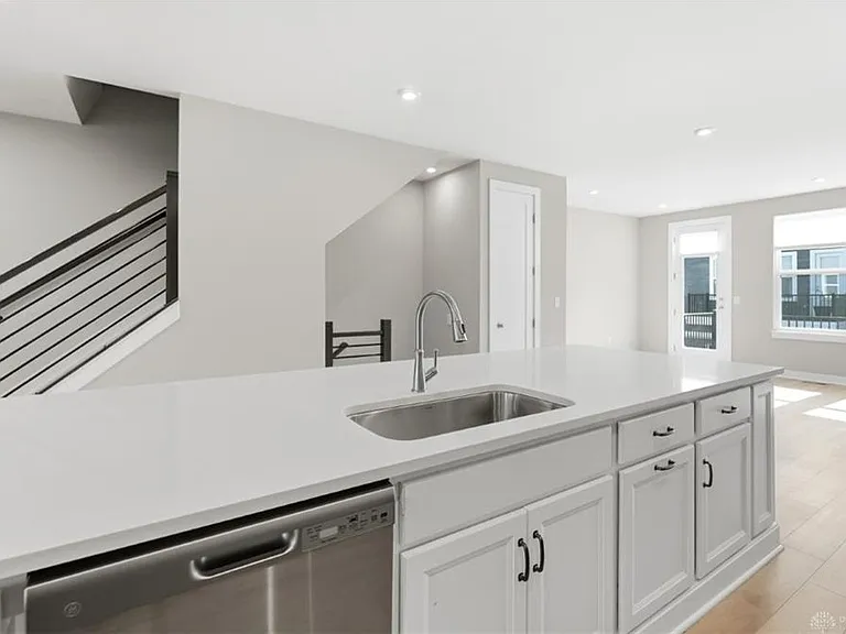 7241 Otley Dr — Photo 25