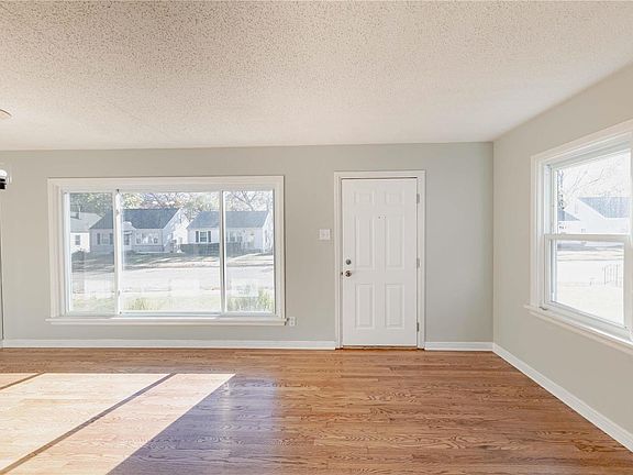 3rd image of 5213 Fairview Ave