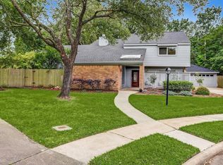 1502 Lake Bank Ct, Seabrook, TX 77586