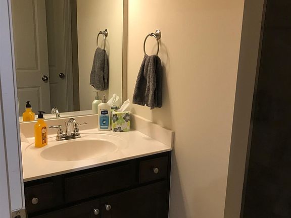 4th image of 1011 Avery Park Dr