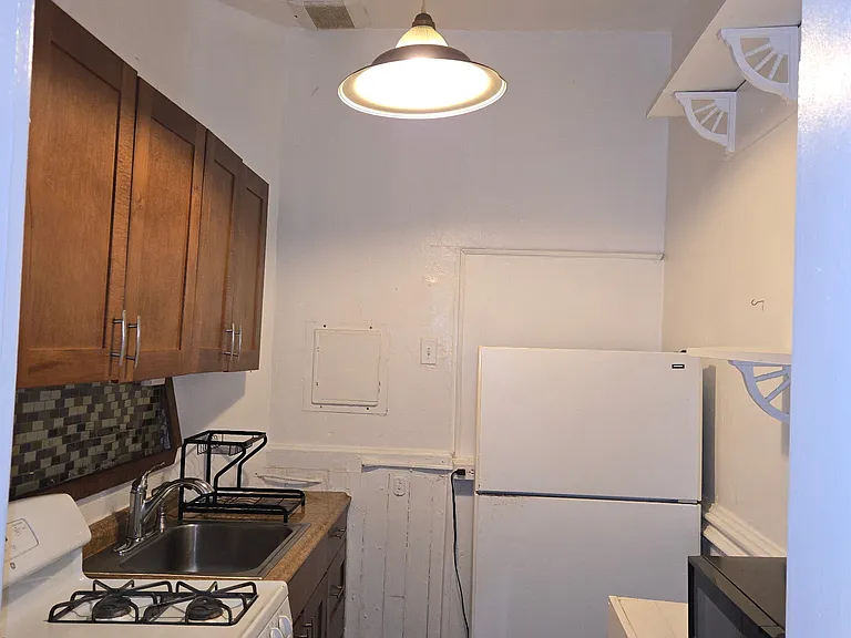 1076 Forest Rd #4 — Photo 11