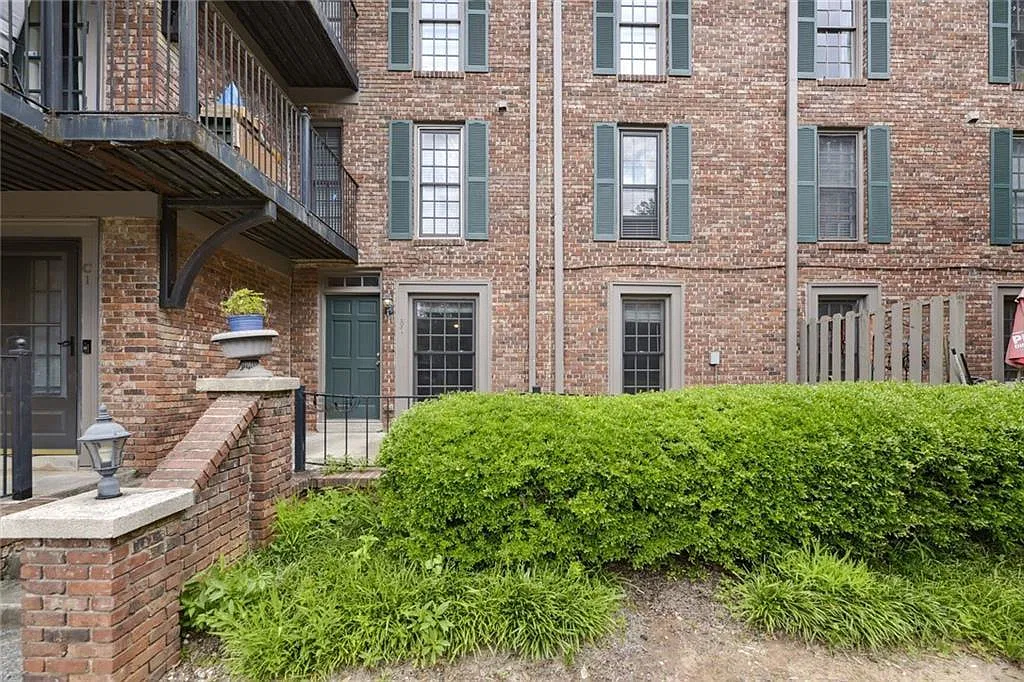 1 bed, 1.0 bath, 800 sqft, $1,300 — Photo 2