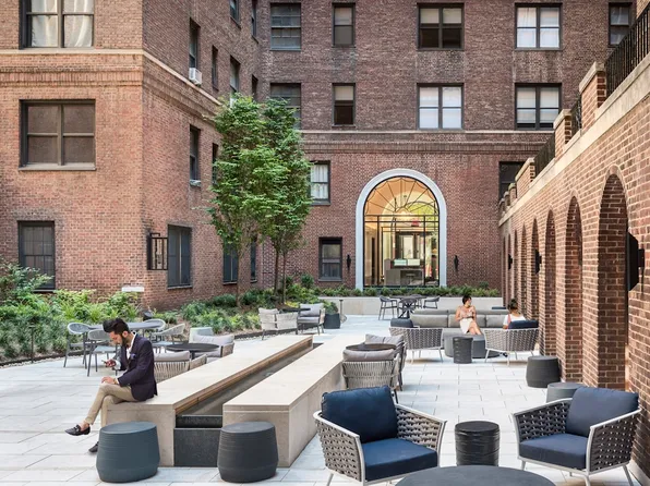 160 East 48th Street image 7 of 13