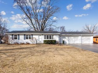 3305 Tucson Dr, Cedar Falls, IA 50613