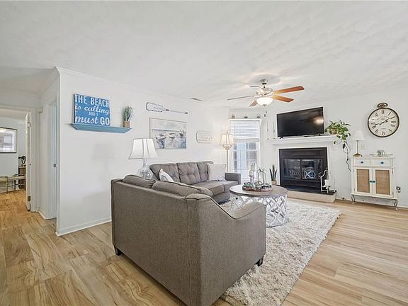 4th image of 409 Harbour Point APT 204