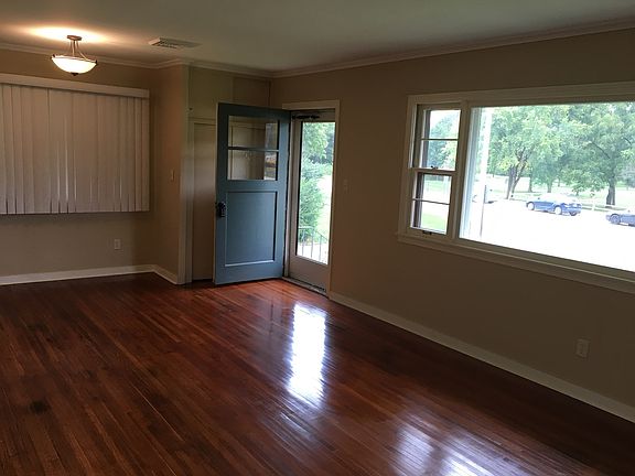 2nd image of 520 Clifford Dr