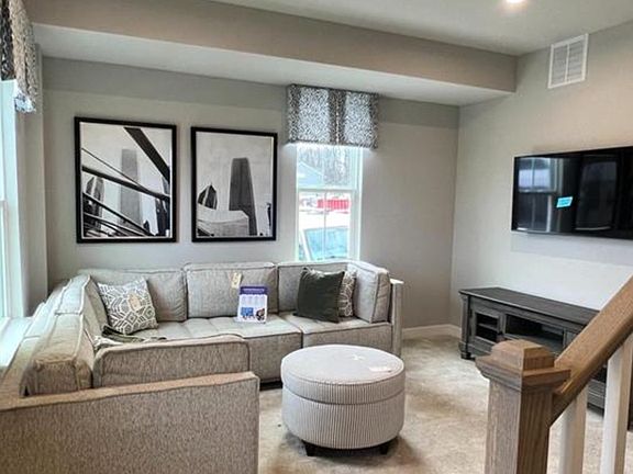 3rd image of 5 Sidney Ln