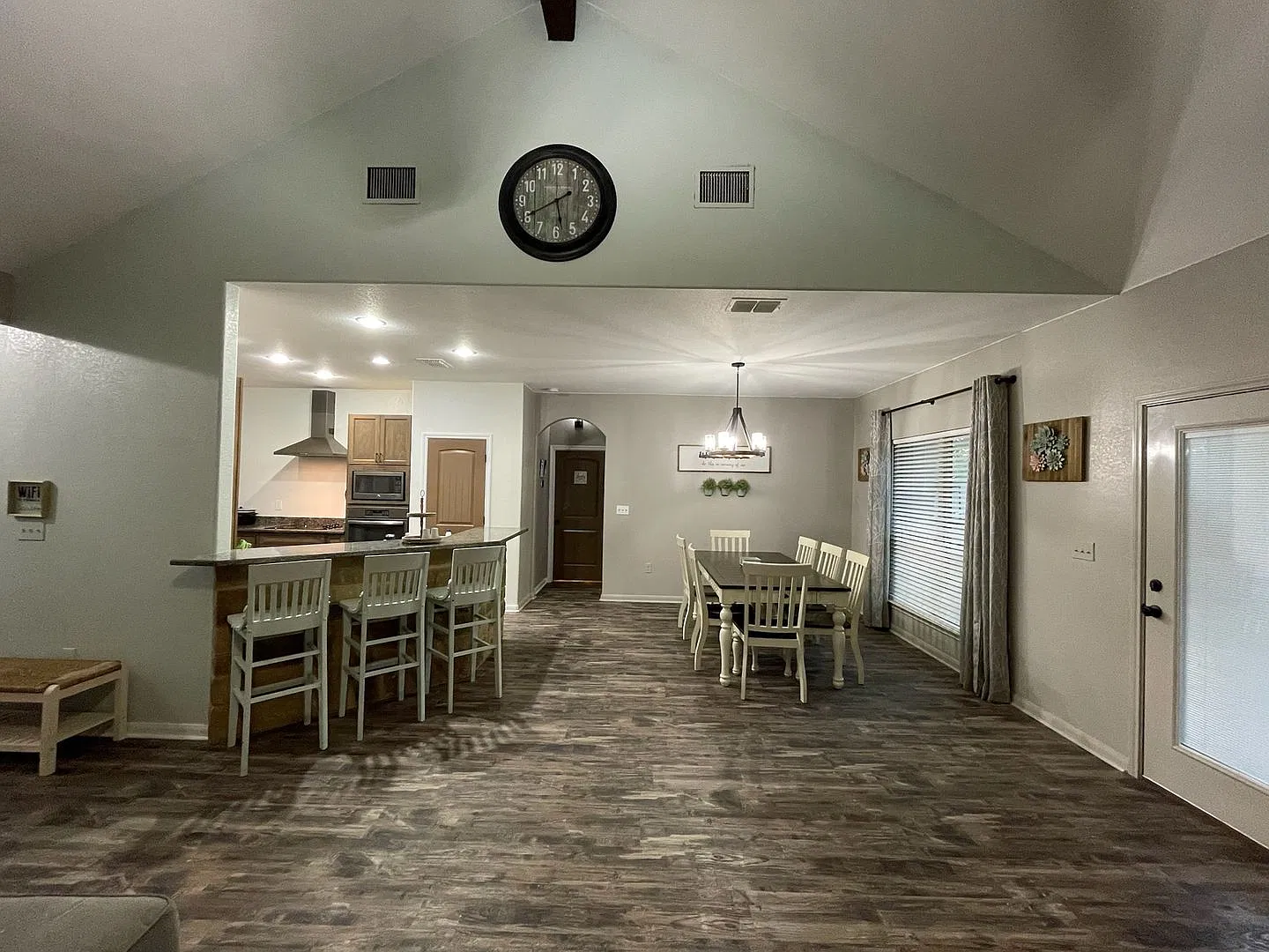 Gorgeous 3 BD/2 BA Home on 2 ACRES in La Vernia ISD! With a private pool! — Photo 1