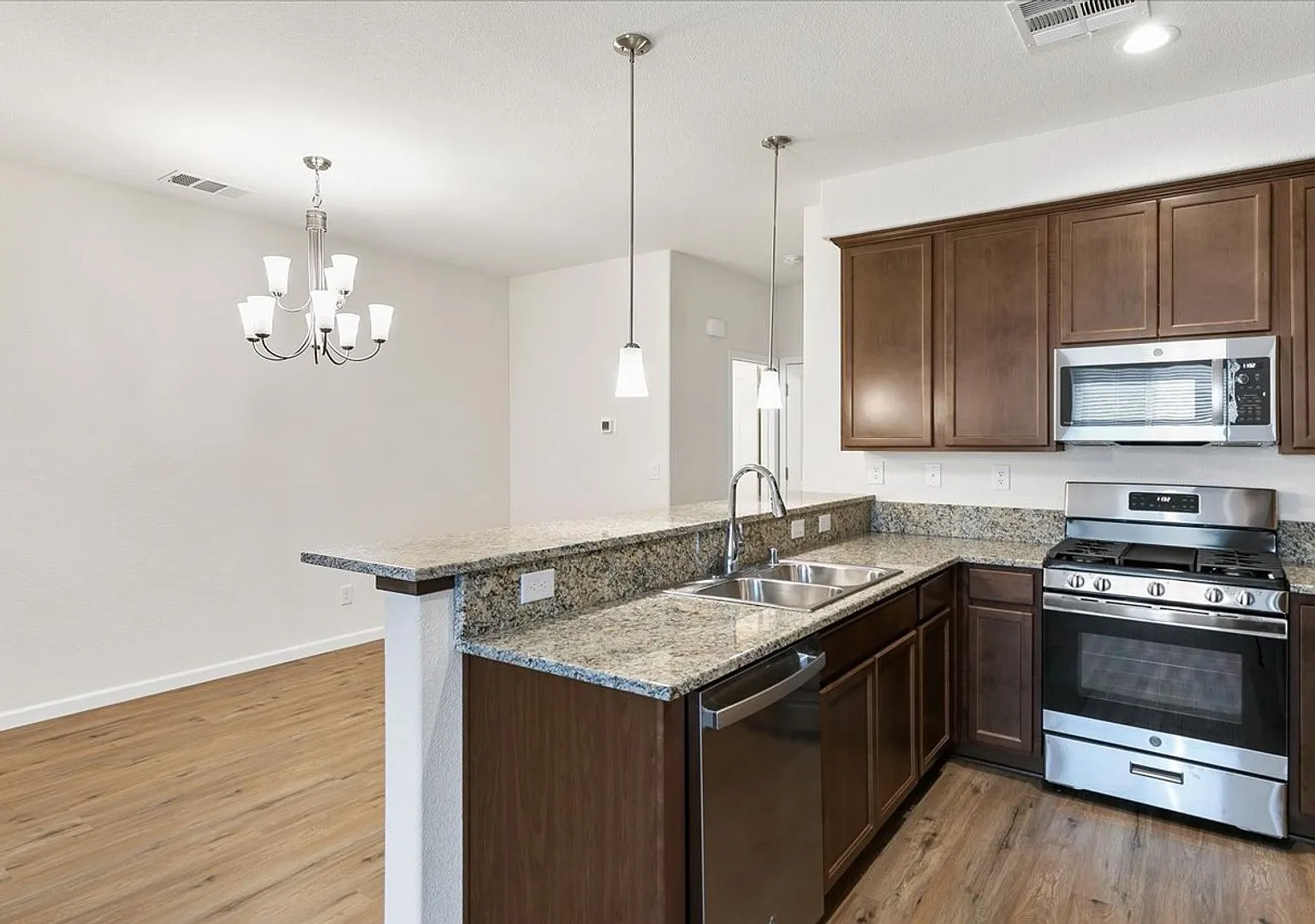 The Sierra - 2 Bedroom, 2.5 Bath with Tech Center and 2 Car Garage. — Photo 3