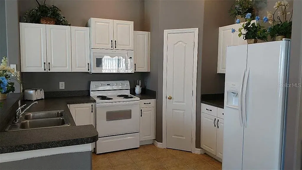 4 bed, 1895 sqft, $2,800 — Photo 3