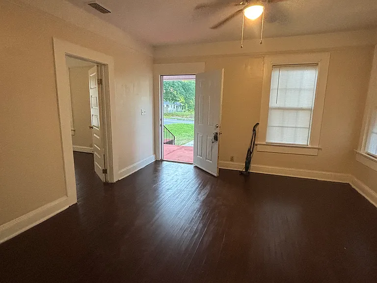 702 Lincoln Ave — Photo 2