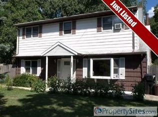 507 Rockaway St, West Islip, NY 11795