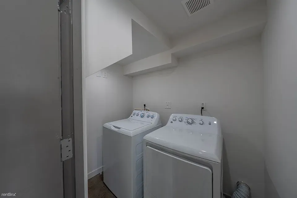 4 bed, 2600 sqft, $4,500 — Photo 4